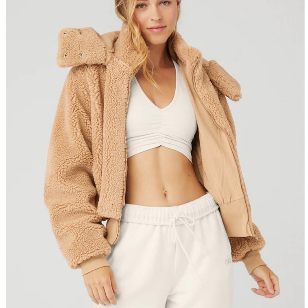 ALO Yoga Foxy Sherpa Jacket -Camel color